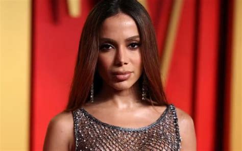 anitta hot|Anitta posa de topless em foto inédita do ensaio da Mais Sexy